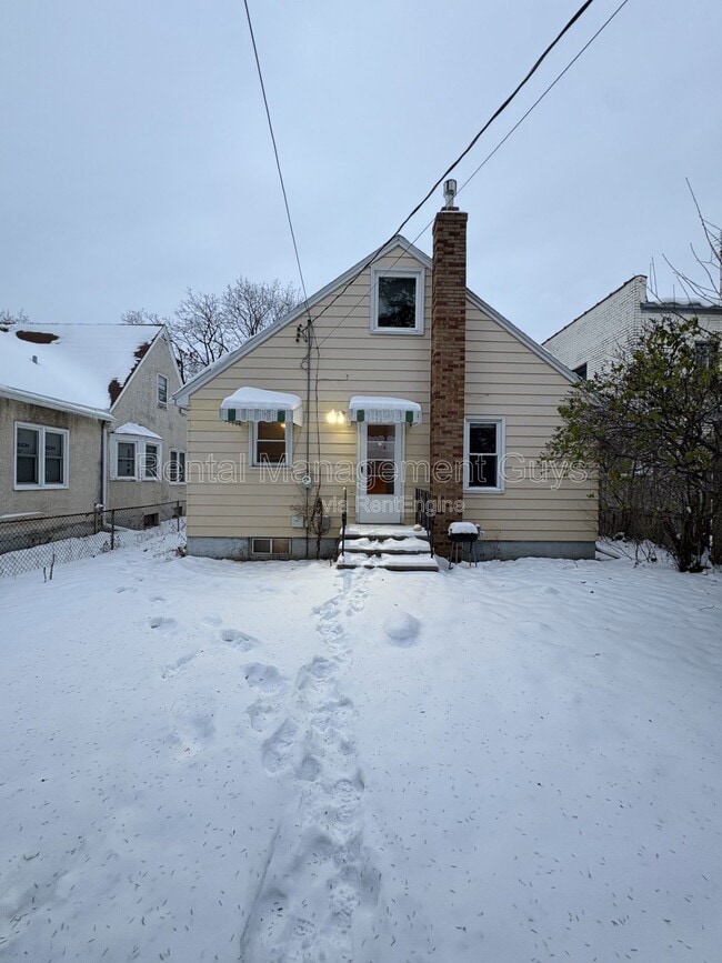 Building Photo - 1905 N 44th Ave