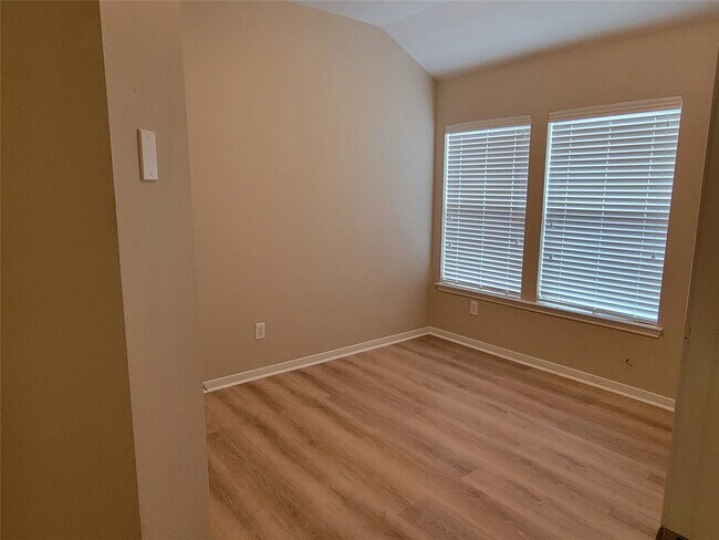 Building Photo - 15126 Summer Sunset Dr