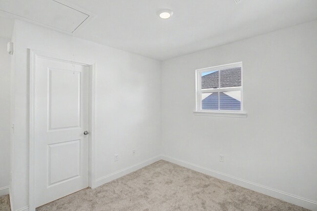 Building Photo - 248 Buckingham Dr