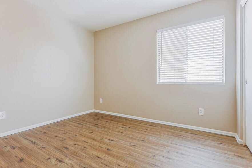 Building Photo - 43759 Colby Dr