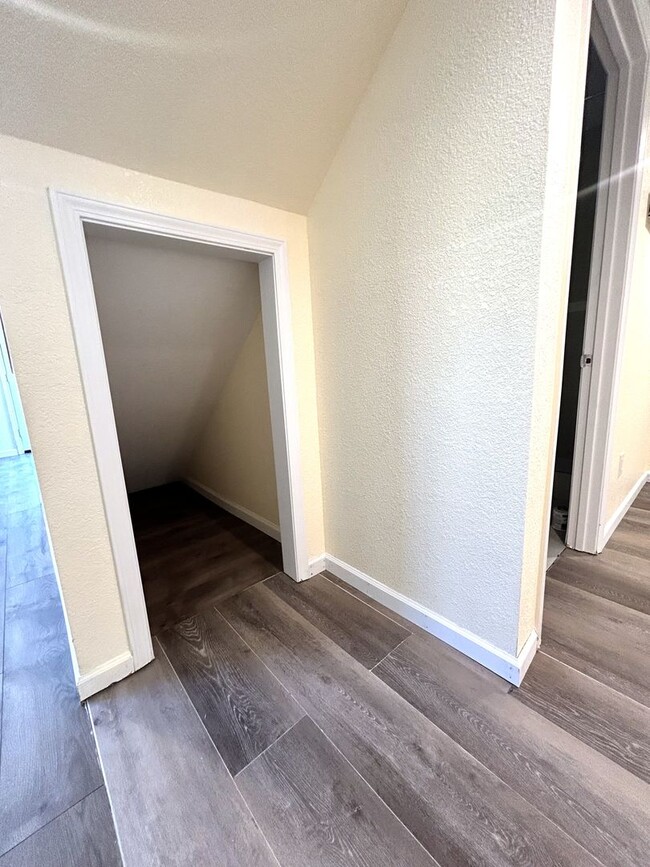 Building Photo - 1-Bedroom ADU with Full Kitchen, Loft & In...