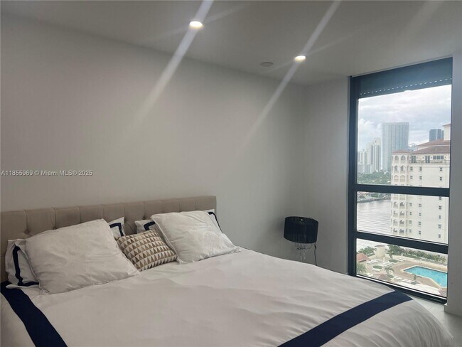 Building Photo - 20191 E Country Club Dr