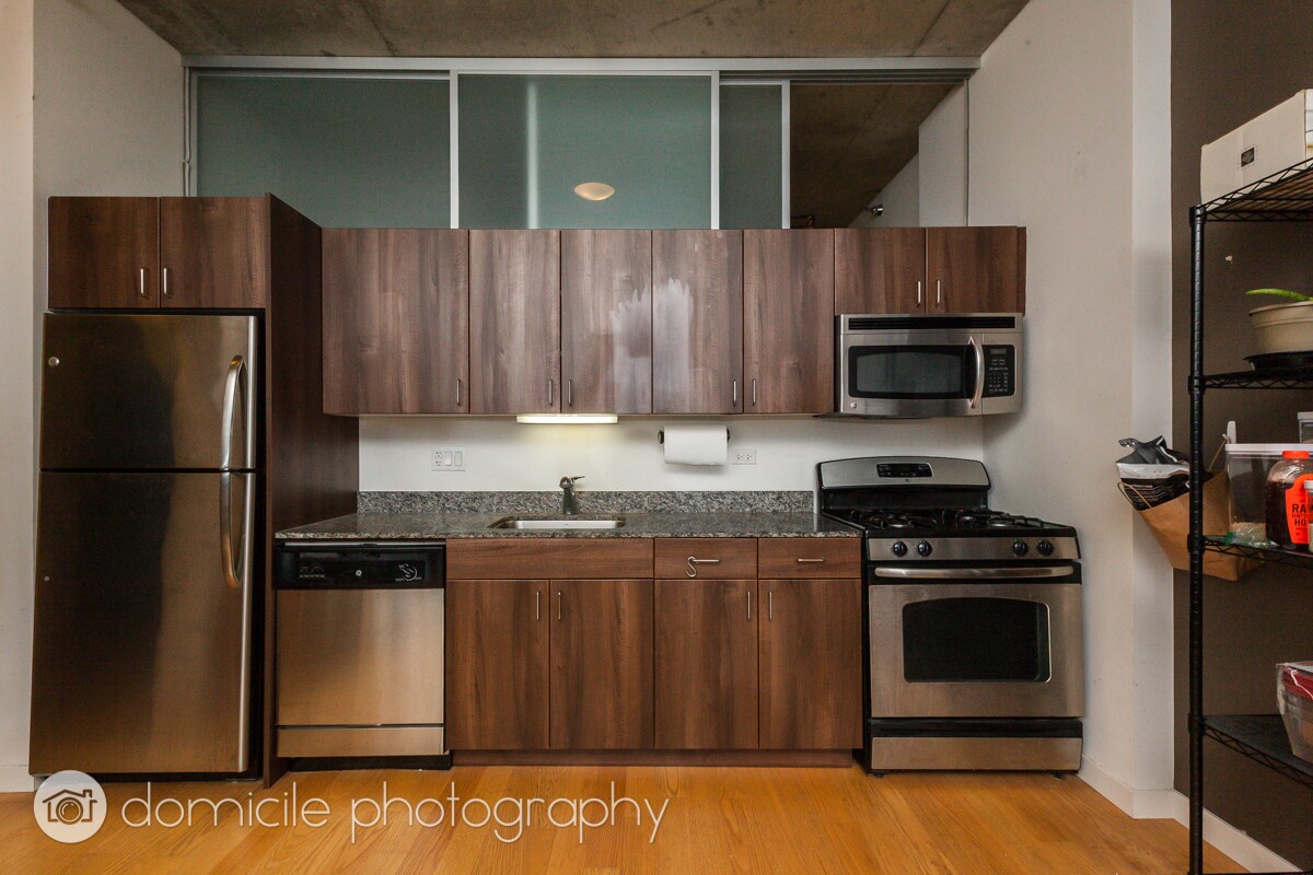 Building Photo - 235 W Van Buren St