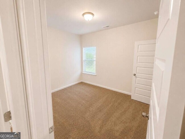 Building Photo - 3 Longbrooke Dr SE