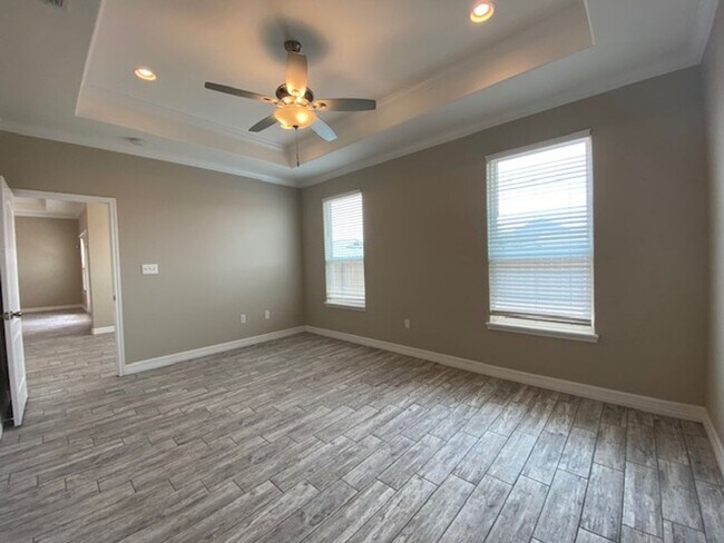 Building Photo - DCR642