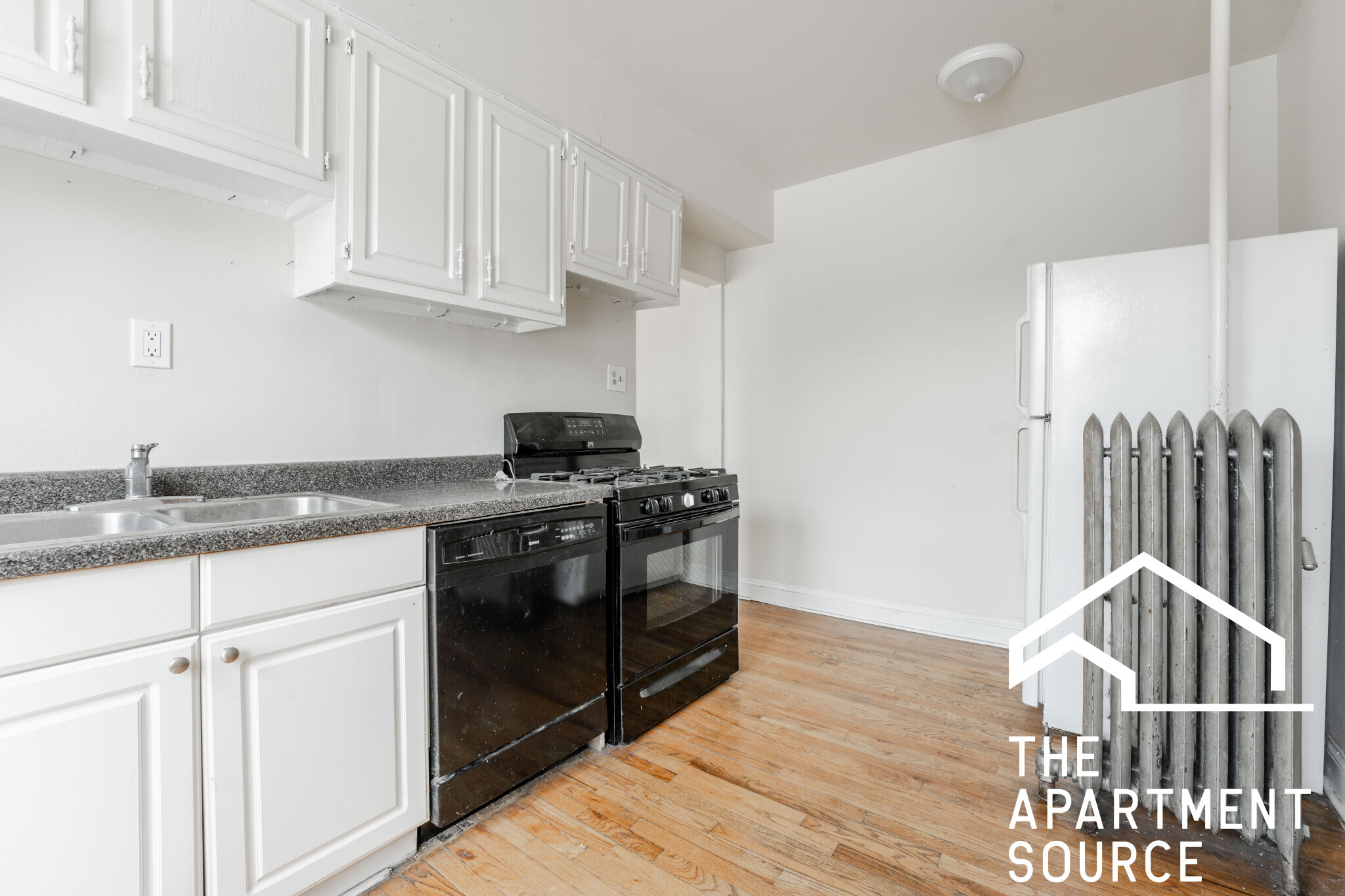 Building Photo - 4409 N Kenneth Ave