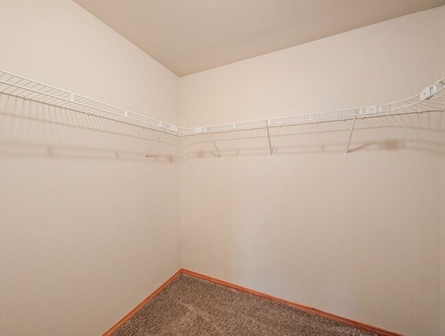Building Photo - Move in ready 4 bed, 2.5 bath home W/ New Paint & Carpet!