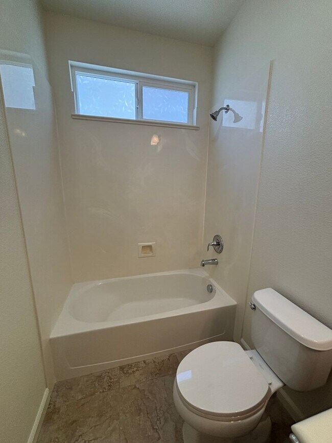 Building Photo - West Roseville Solar! 3 Bedroom, Plus den/...