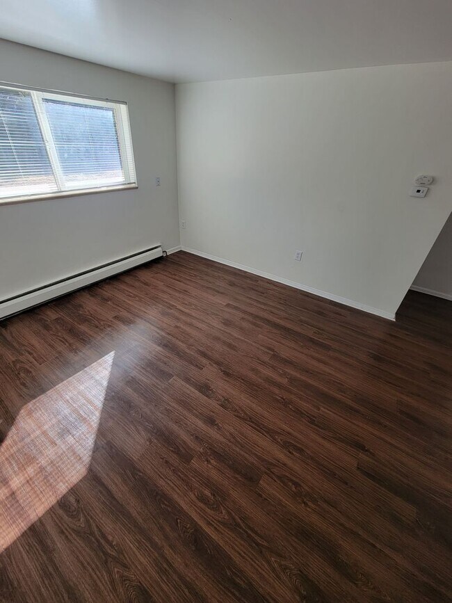 Building Photo - 2 bedroom 1 bath | Near downtown Golden | Lots of natural light |