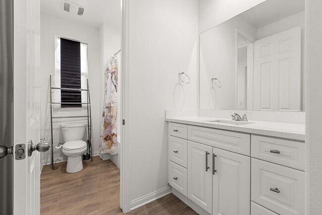 Building Photo - Stunning 4 bedroom 3 bath home in Summer Wind Trail Community