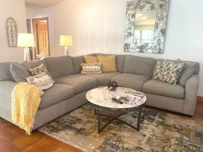 Building Photo - 103 Olympus Cir