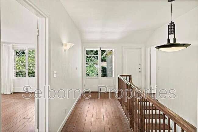 Building Photo - 25 Selborne Dr
