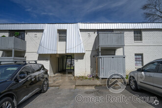 Building Photo - 425 Oakwood Ave