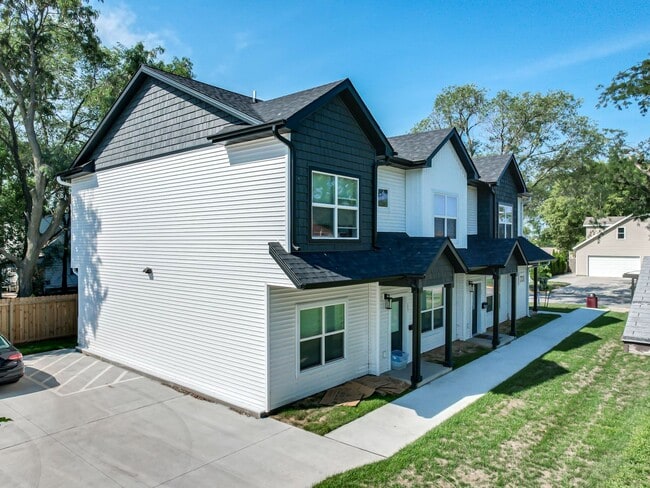 Building Photo - 308 S Walnut Ave