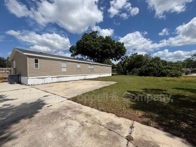 Building Photo - 12703 Lovers Ln