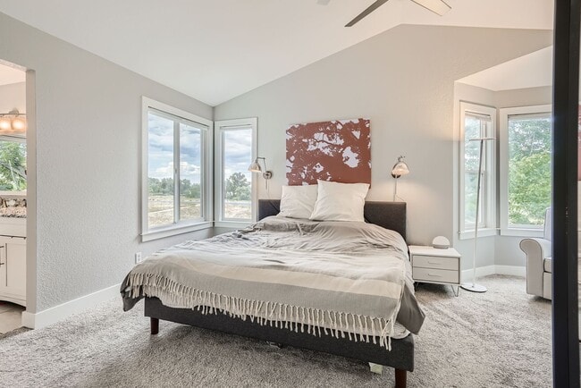 Building Photo - Beautiful Waneka Landing 5 bed/4 bath Home...