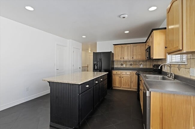 Building Photo - 13867 Mary Loraine Cir