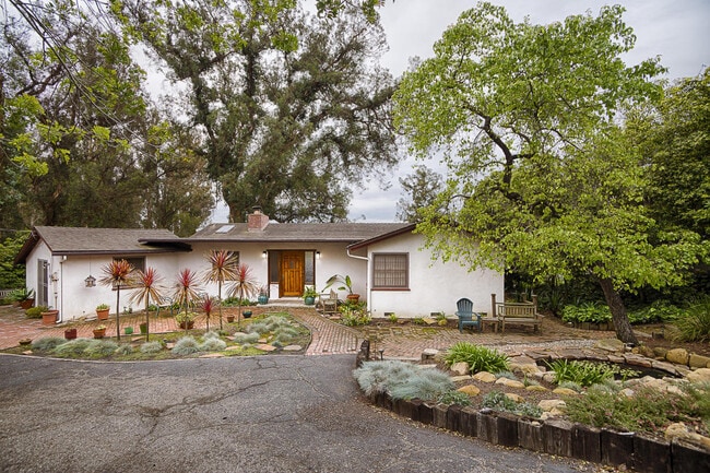 Building Photo - Beautiful home in Santa Barbara with amazing views!!