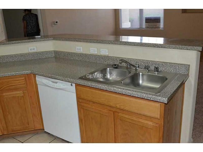 Building Photo - Jasmine Ranch Gated Two Bed Condo!!