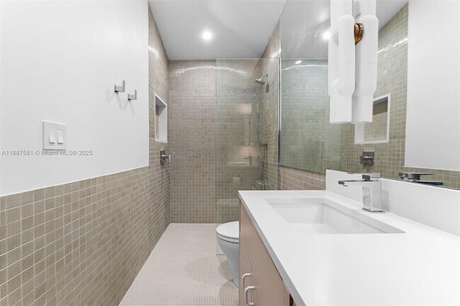 Building Photo - 1250 NE 87th St