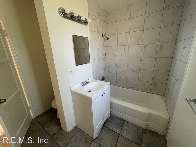 Building Photo - 3 br, 1 bath House - 1820 E Kay Street