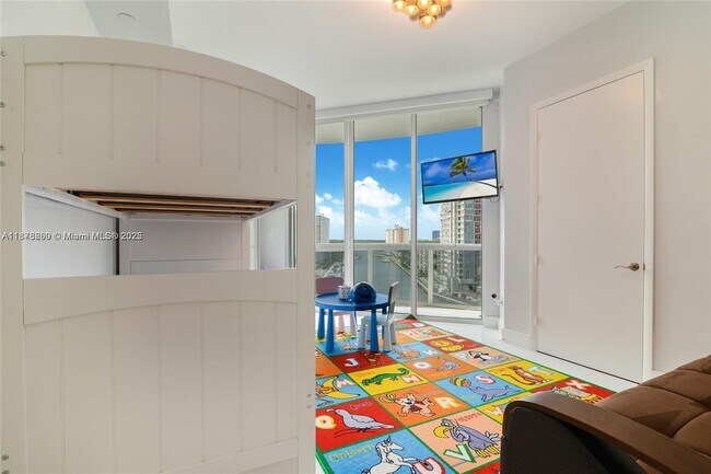 Building Photo - 15811 Collins Ave