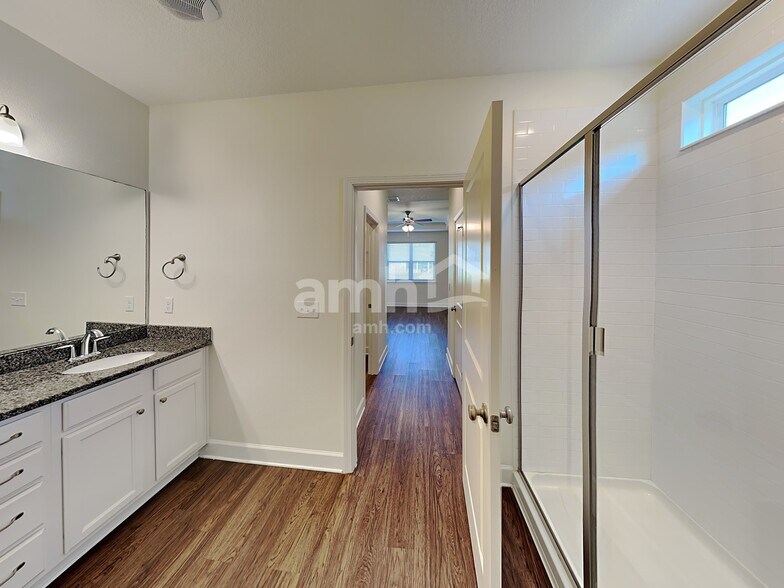 Building Photo - 3084 Creek Village Ln