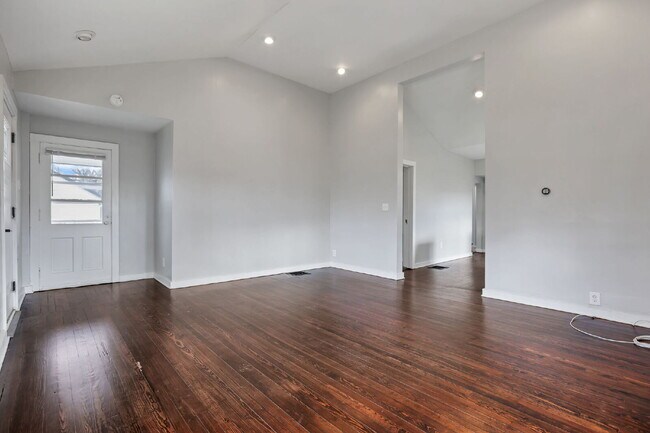 Building Photo - Elegant College Avenue Residence in a Prime Columbus Location