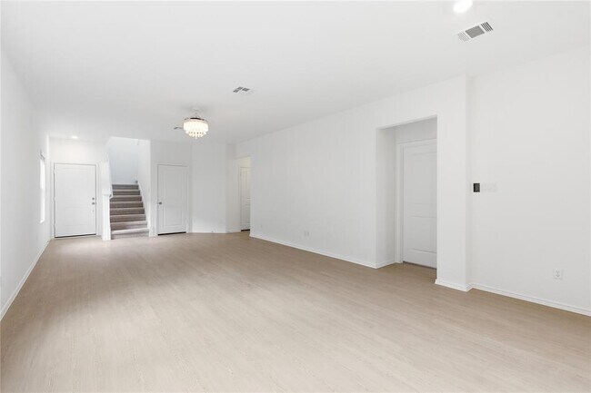 Building Photo - 1404 Roaming Oak Bnd