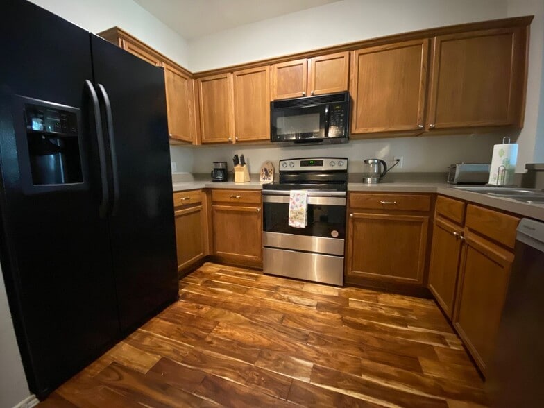 Building Photo - 2218 Central Park Ln