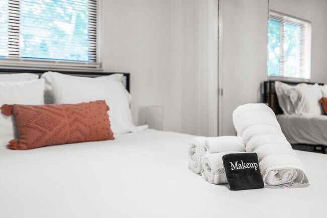 Building Photo - 1634 SW 4th Ave