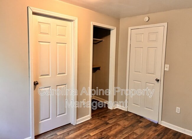 Building Photo - 936 Bond Ave