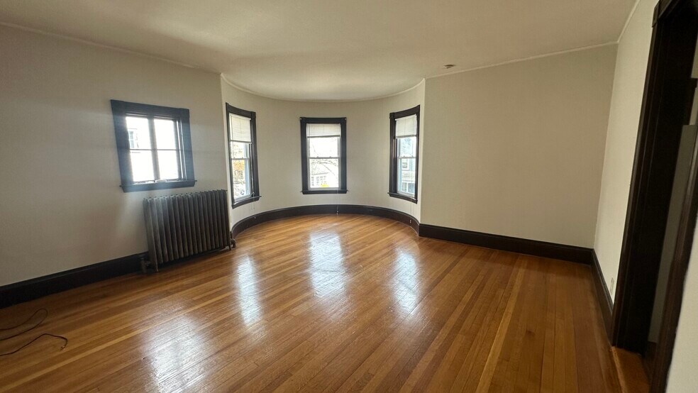 Primary Photo - 72 Thurston St