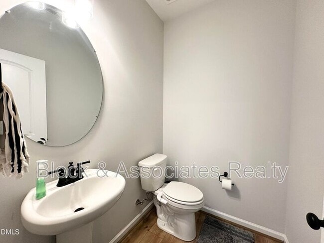 Building Photo - 99 Daybreak Way