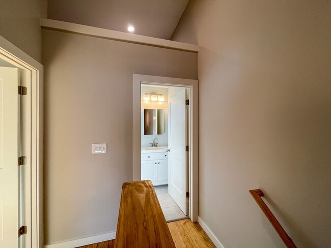 Building Photo - Beautiful Newer-Construction Cottage in So...