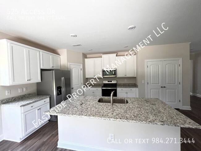 Building Photo - 525 Access Dr
