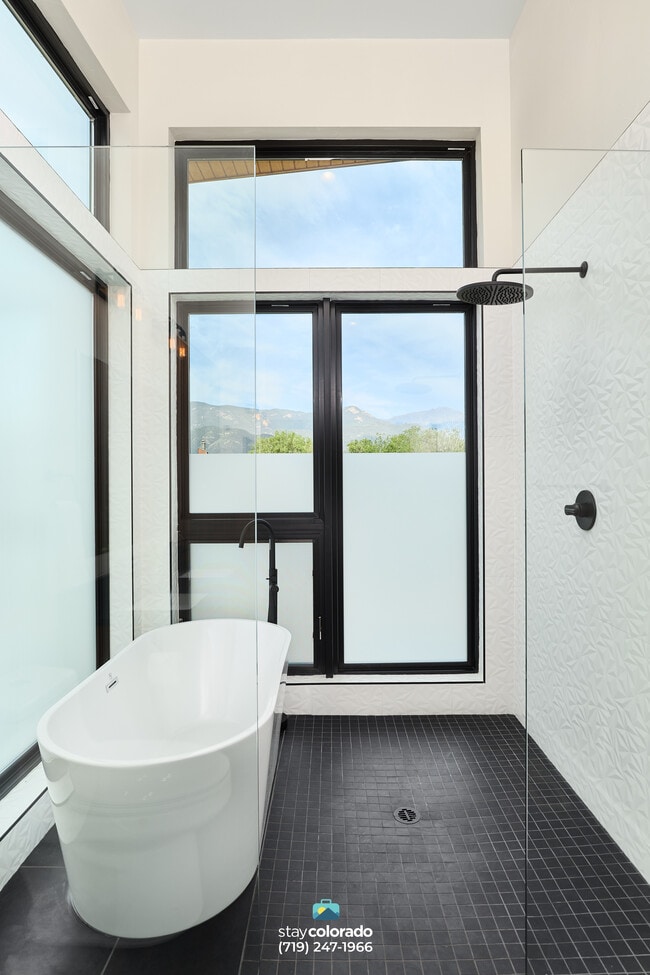 Glenn St - Master Bath - 2248 Glenn St