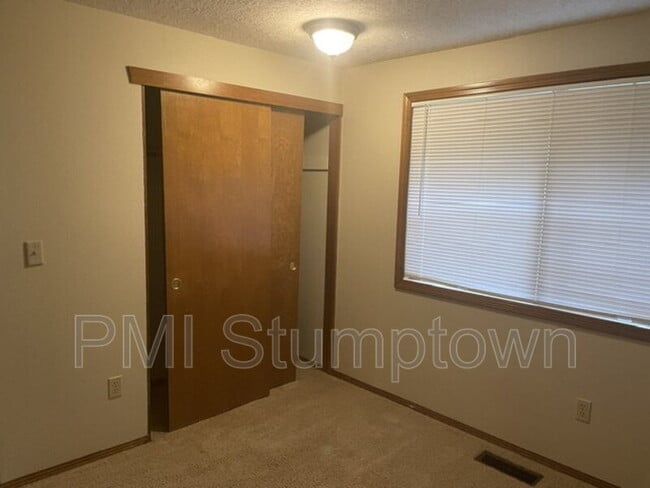 Building Photo - 14745 SW Surrey Ct