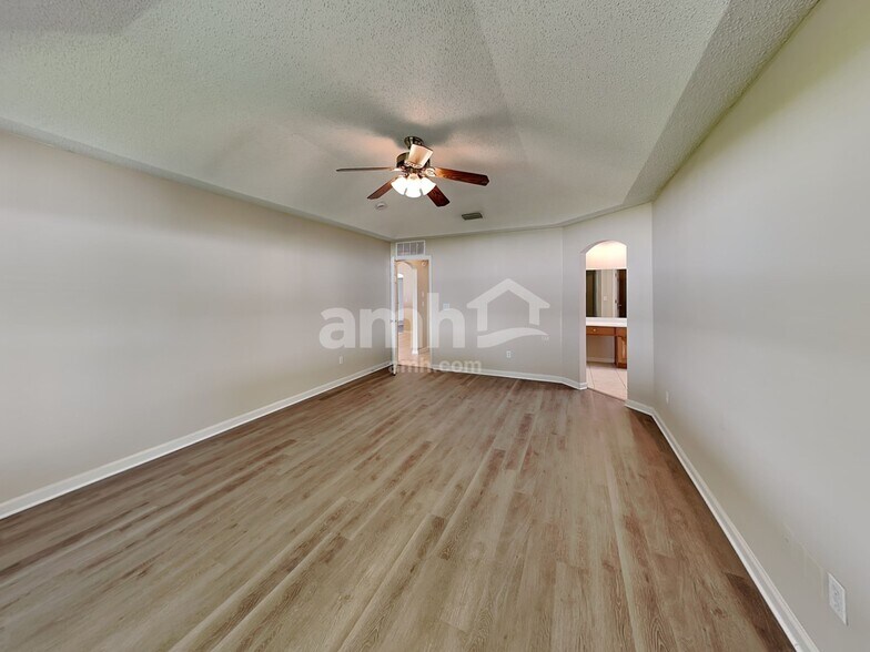 Building Photo - 9213 Prosperity Lake Dr
