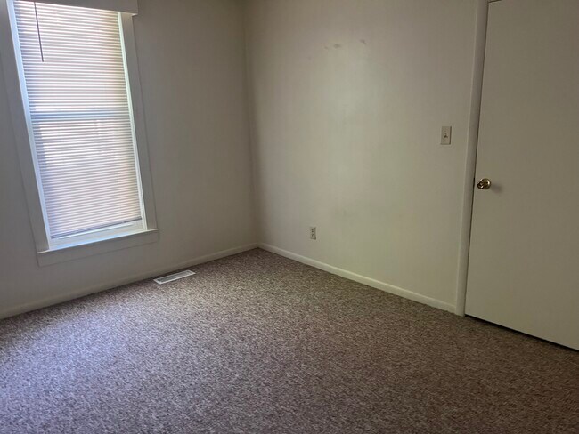 Building Photo - 310 S Washington St