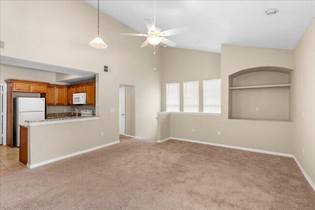 Building Photo - Charming End-Unit Condo in Gated Bordeaux Community!