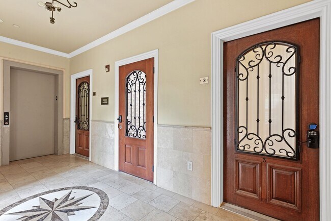 Building Photo - Luxury Highland Park Condo
