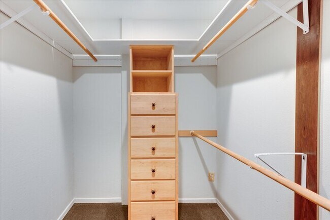 Building Photo - RIVERFRONT CONDO IN LONGVIEW