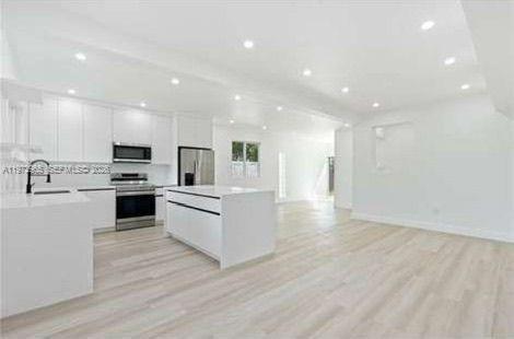 Building Photo - 5701 SW 41st St