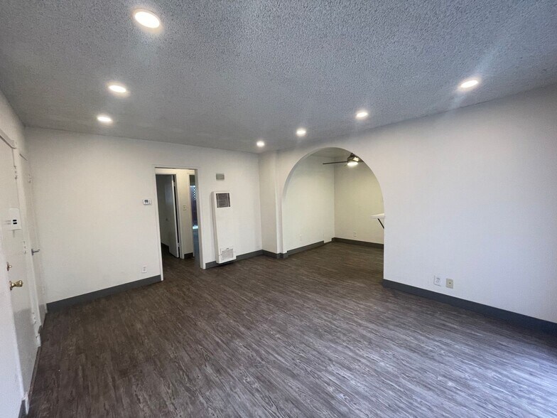 Building Photo - 3419 Keystone Av