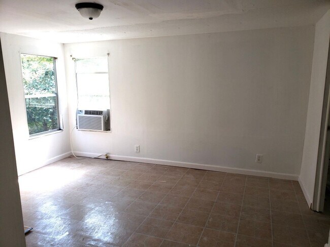 Building Photo - APPROVED SECTION 8 VOUCHERS APPLY NOW! Rent this 3 Bedroom in Trenton!