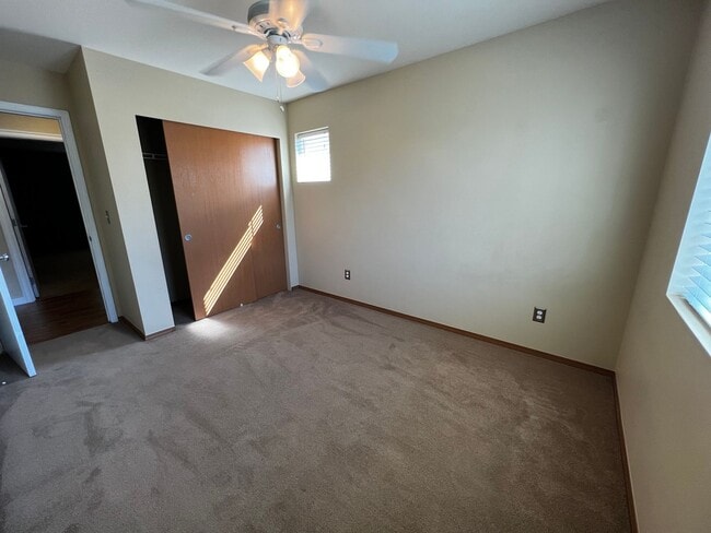 Building Photo - 3 Bedroom 2.5 Bath DuPont Home for Rent