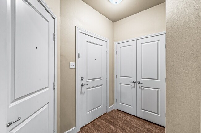 Building Photo - Spacious 3BR/2BA Duplex with 2-Car Garage & Stainless Appliances
