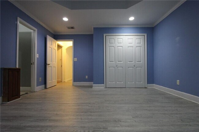 Building Photo - 818 Springlake Rd