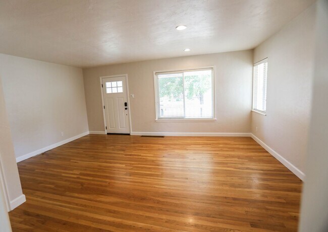 Building Photo - NEWLY LISTED $2,600 PER MONTH - GORGEOUS 3...
